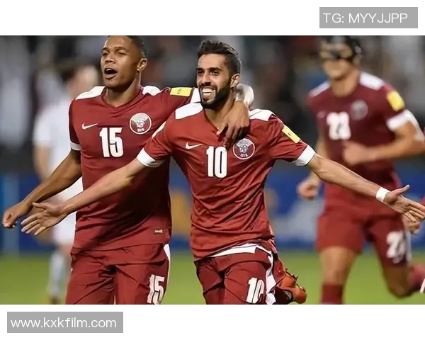 卡塔尔队足球球星带领球队奋勇拼搏展现中东足球独特魅力