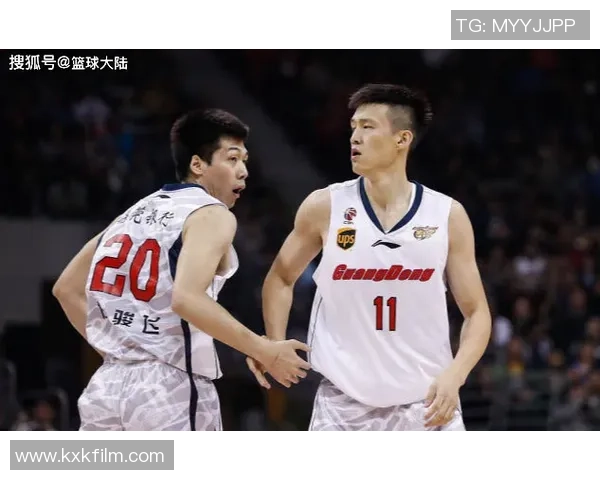 四号球星引领风潮展现领袖风范助力球队冲击顶级荣誉 四号球星引领风潮展现领袖风范助力球队冲击顶级荣誉