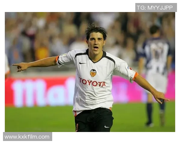 崭露头角的青少年足球球星们如何在赛场上展示才华与潜力 崭露头角的青少年足球球星们如何在赛场上展示才华与潜力