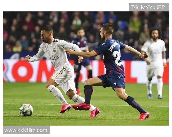 球星融汇足球魅力探索：技术、战术与激情的完美交融