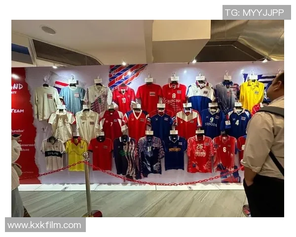 足球传奇永恒定格 球衣装裱展现球星辉煌瞬间