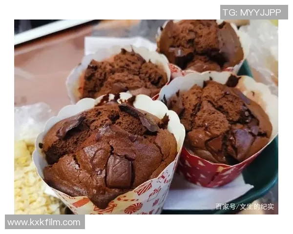 足球明星主题蛋糕店打造专属甜品梦想 吃出球场热血与荣耀